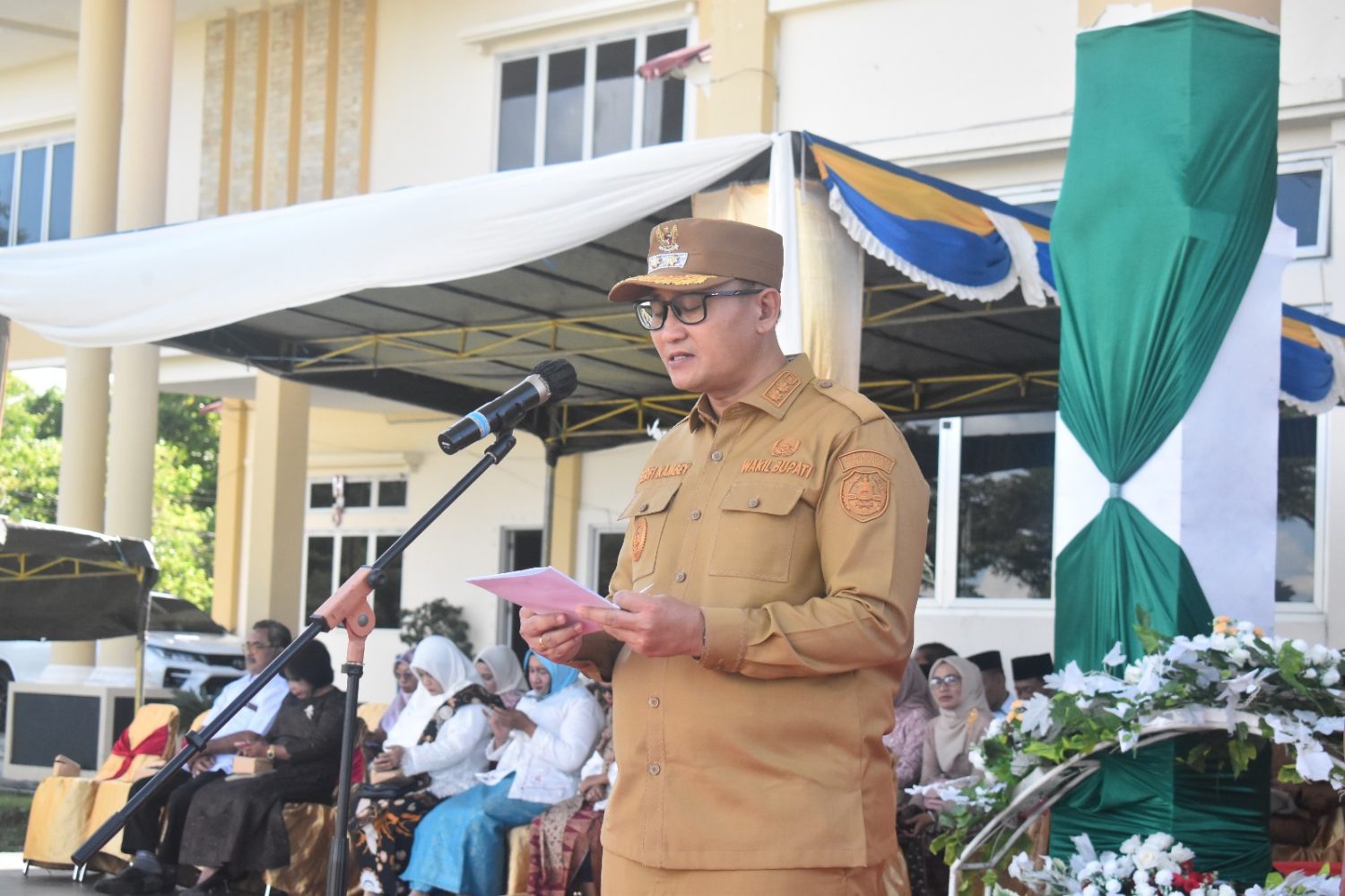 Wakil Bupati Serfi Kambey Pimpin Upacara Peringatan Hari Ibu ke-97 Tahun 2025 di Banggai Kepulauan » Pemerintah Kabupaten Banggai Kepulauan