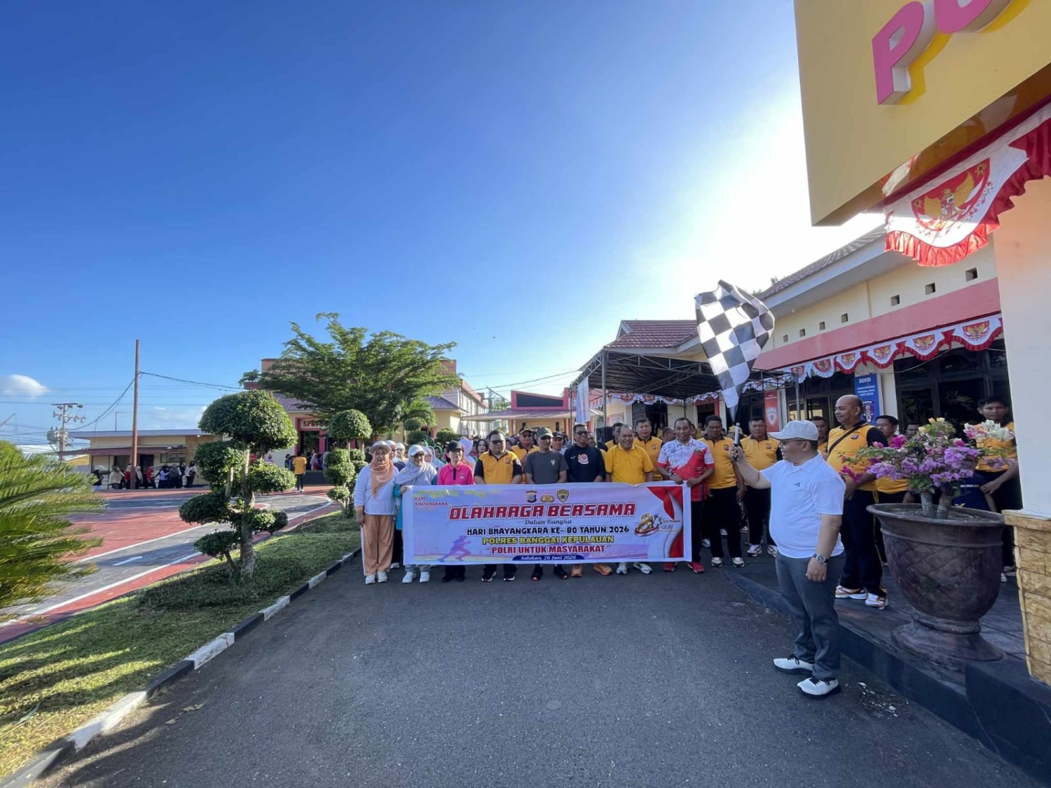 Polres Banggai Kepulauan Meriahkan Hari Bhayangkara ke-80 Lewat Olahraga Bersama