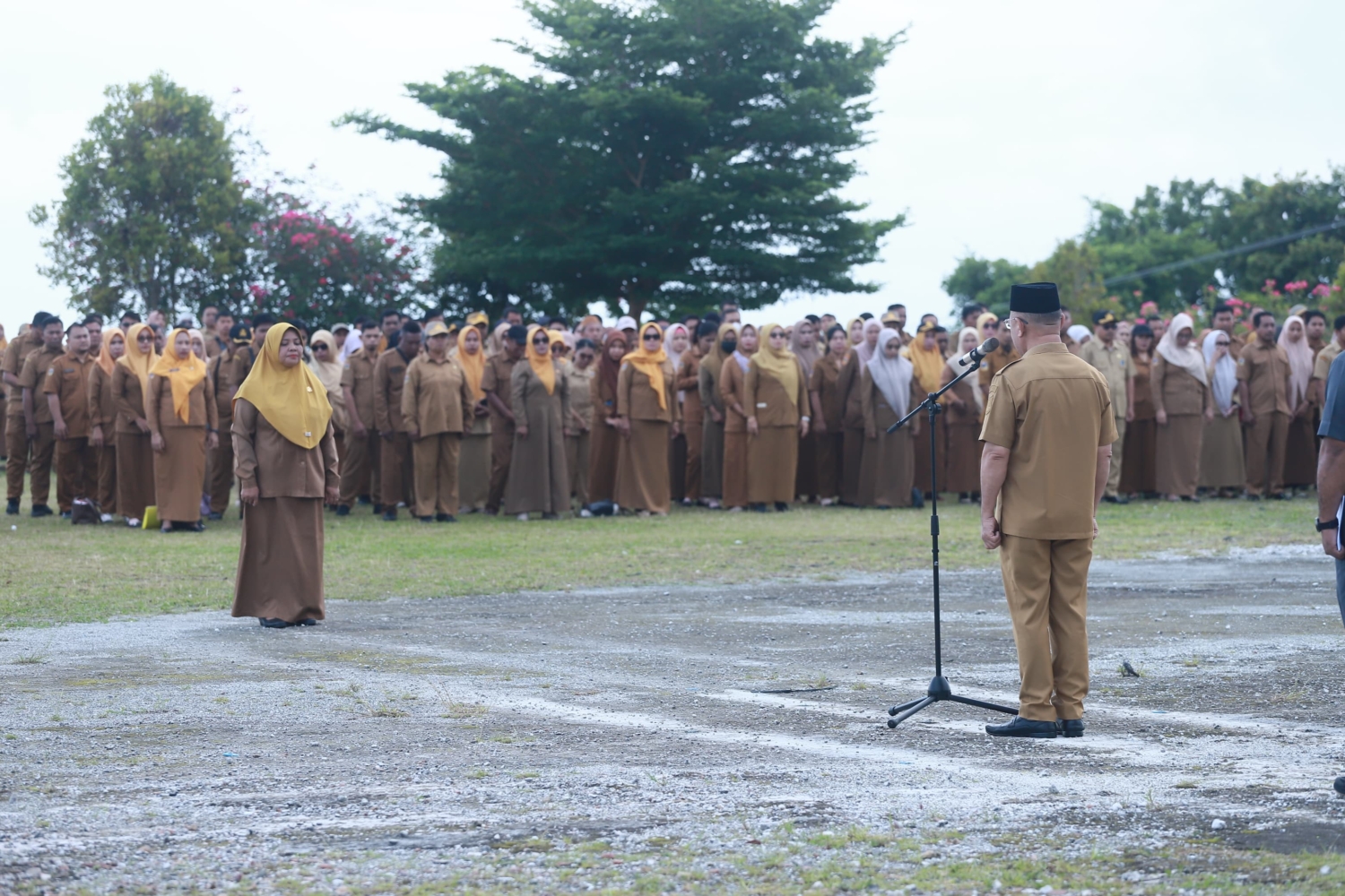 Bupati Banggai Kepulauan Memimpin Apel Gabungan dan Peringatan Hari Keluarga Nasional ke-33